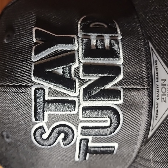 STAY TUNED SNAPBACK HAT - Picture 6 of 6
